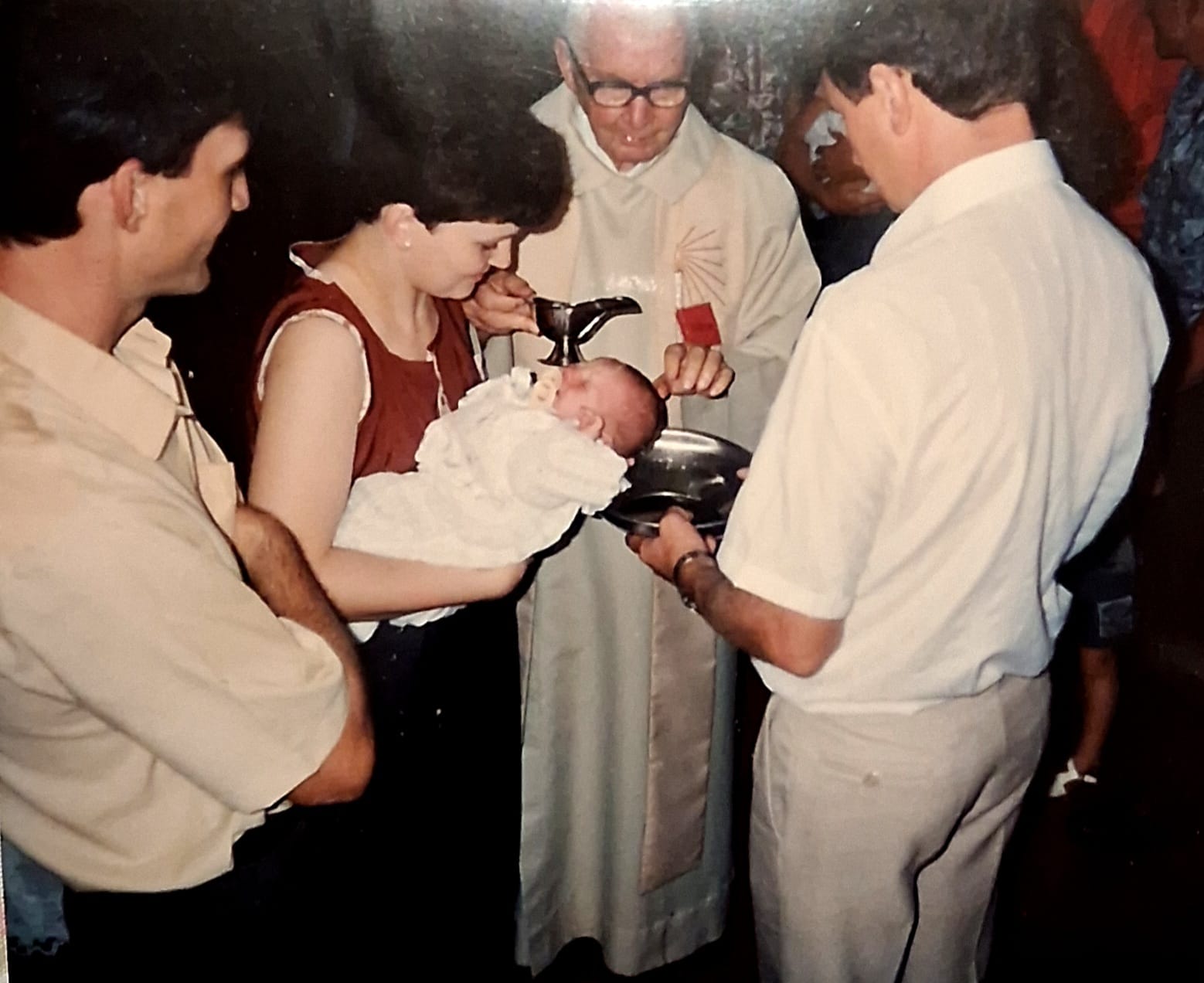 Batizado na igreja da comunidade